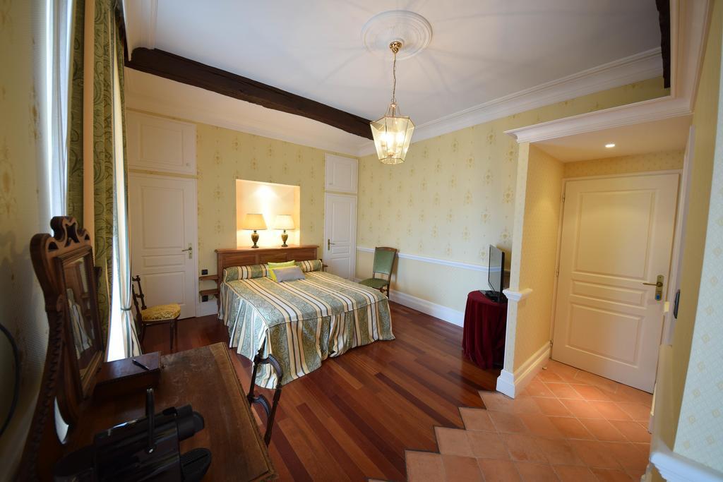 Domaine De La Rocque Bed & Breakfast Liorac-sur-Louyre Exterior photo