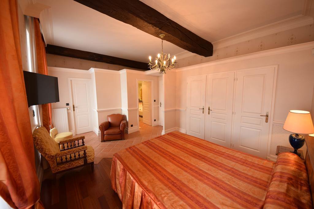Domaine De La Rocque Bed & Breakfast Liorac-sur-Louyre Exterior photo
