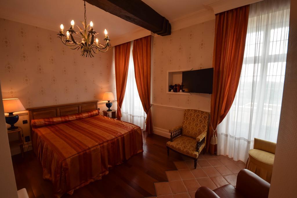 Domaine De La Rocque Bed & Breakfast Liorac-sur-Louyre Exterior photo